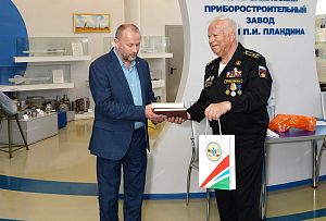Визит на предприятие командира крейсера «Слава» с 1984 по 1988 год Виктора Крикунова